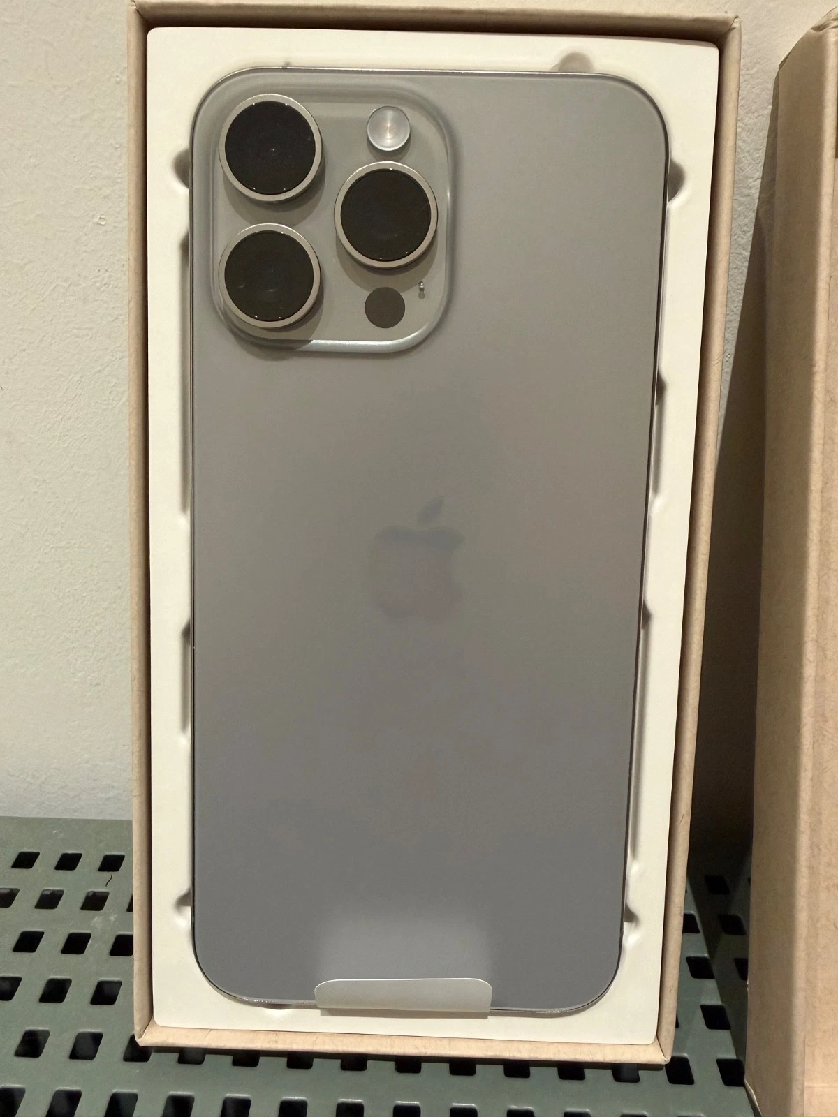 NEW Apple iPhone 15 Pro Max - 256GB - Natural Titanium (Unlocked) thumbnail 2