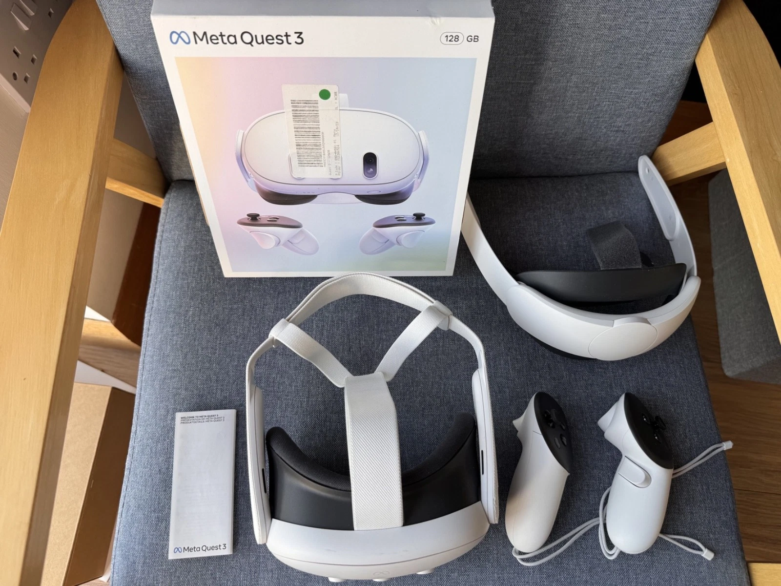 Meta Quest 3 128GB with Meta Quest 3 Elite Strap, 2 controllers, Original BOX thumbnail 2