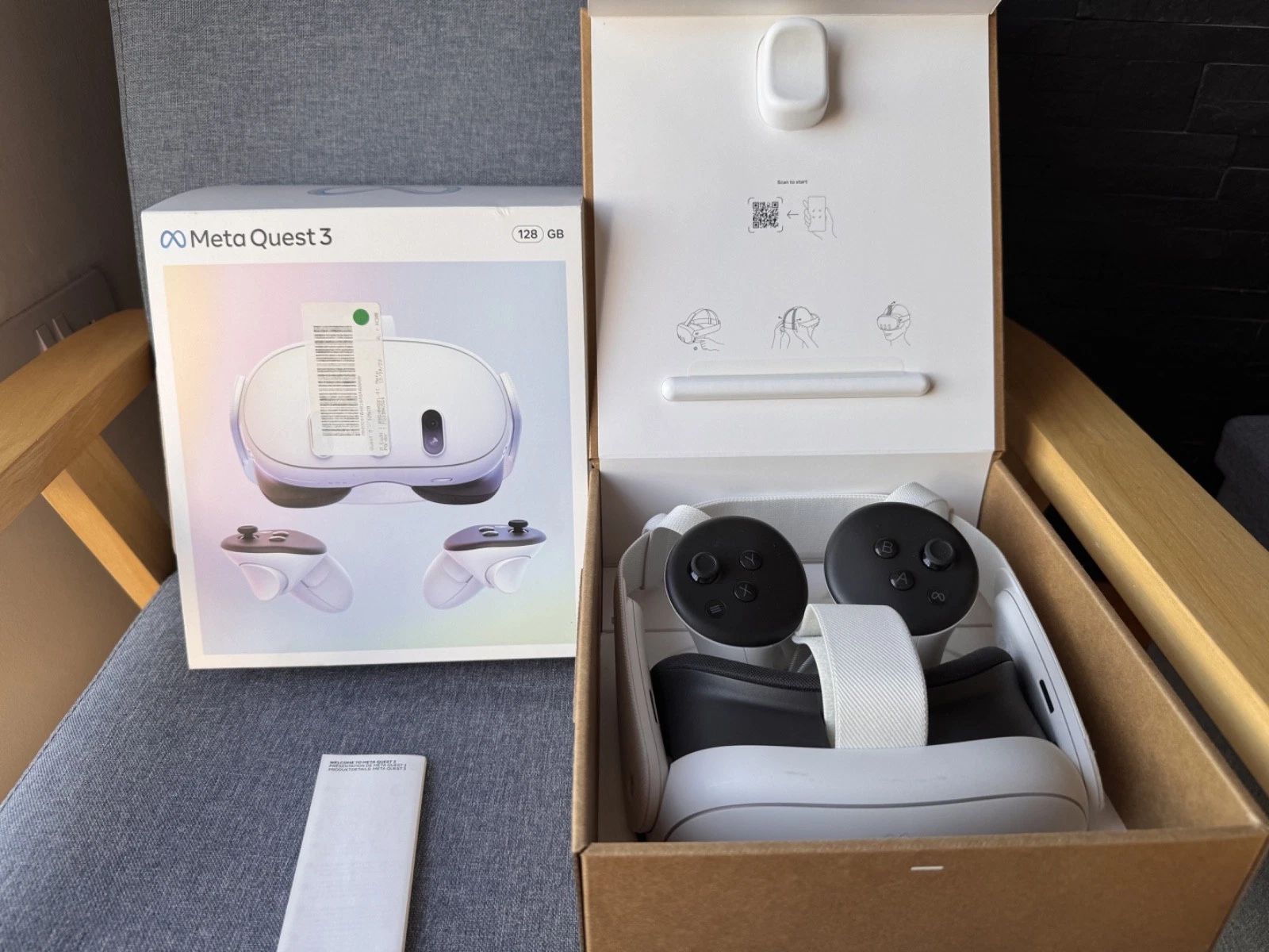 Meta Quest 3 128GB with Meta Quest 3 Elite Strap, 2 controllers, Original BOX thumbnail 3