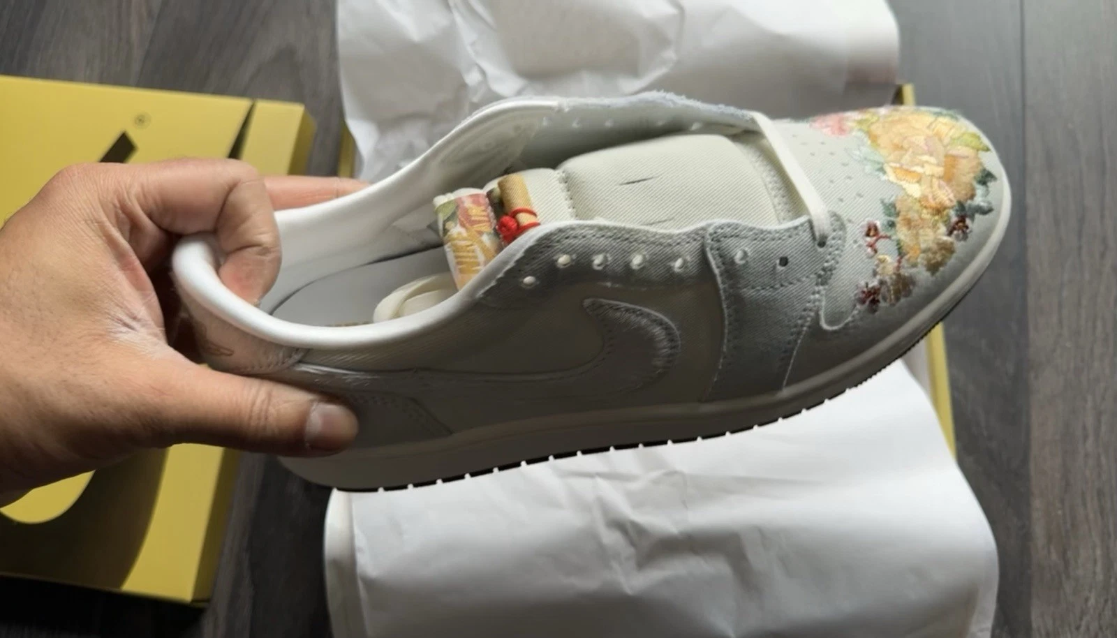 Air Jordan 1 Low OG Greyish And Sail thumbnail 3