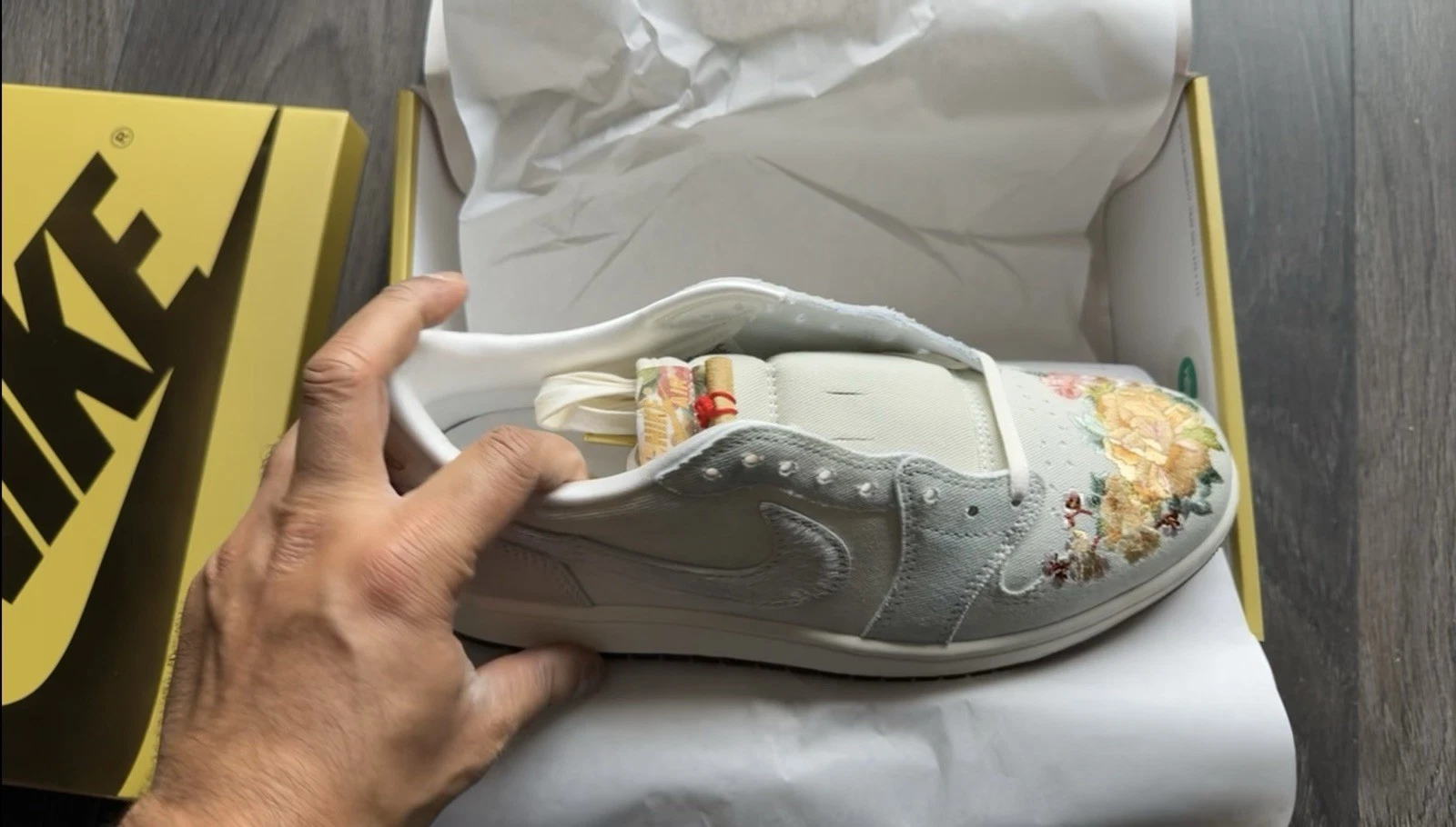 Air Jordan 1 Low OG Greyish And Sail thumbnail 4
