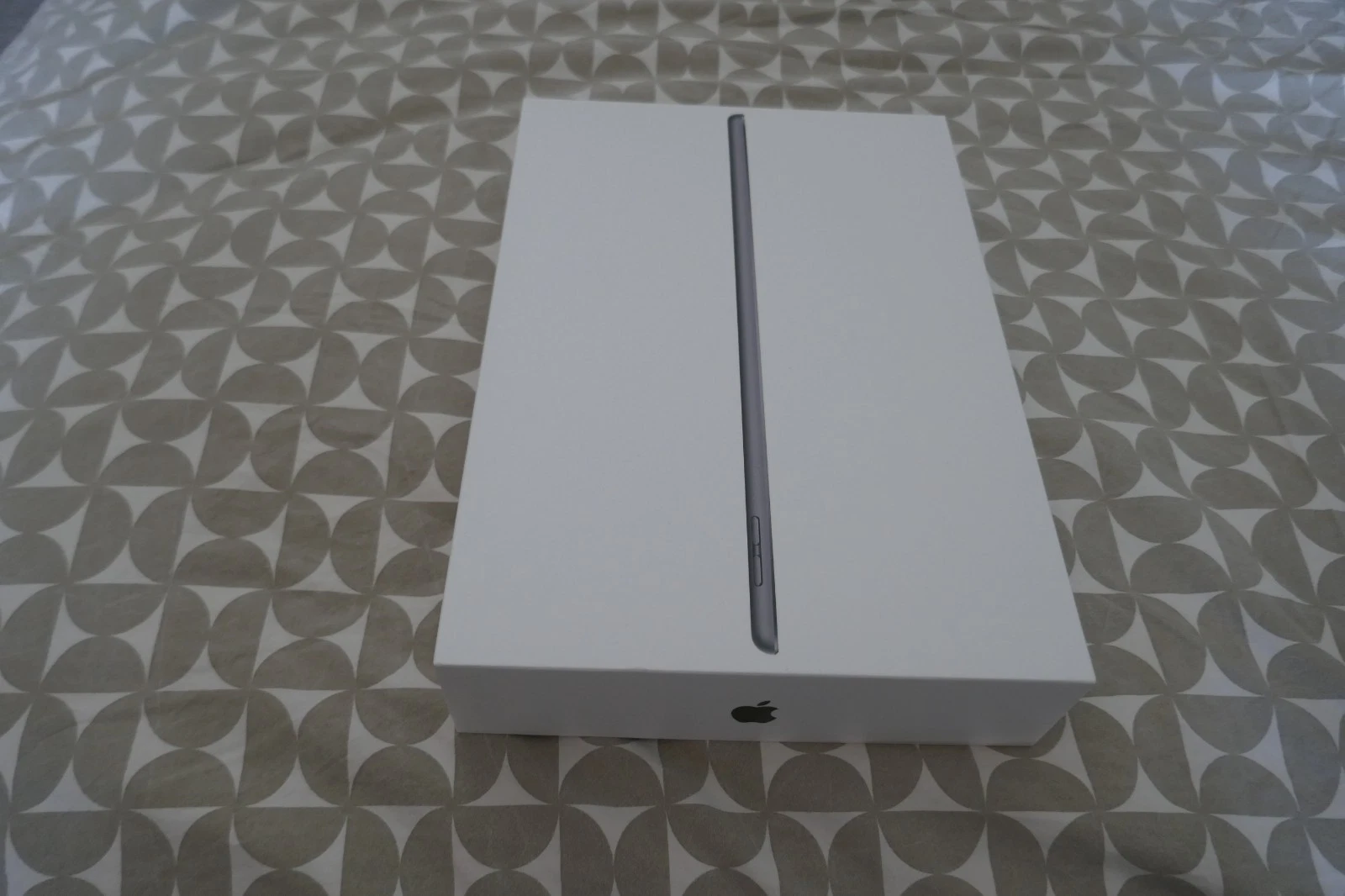 Apple iPad 9th Gen. 64GB, Wi-Fi, 10.2 in - Space Grey - Brand New