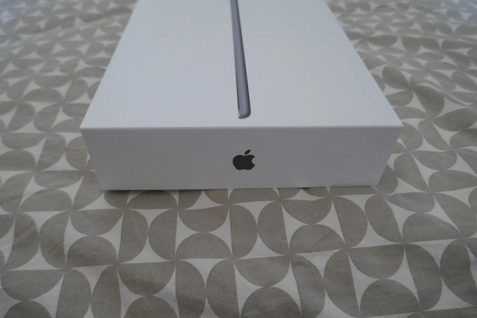 Apple iPad 9th Gen. 64GB, Wi-Fi, 10.2 in - Space Grey - Brand New thumbnail 3