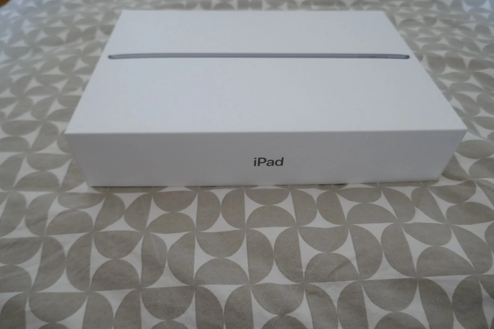 Apple iPad 9th Gen. 64GB, Wi-Fi, 10.2 in - Space Grey - Brand New thumbnail 4