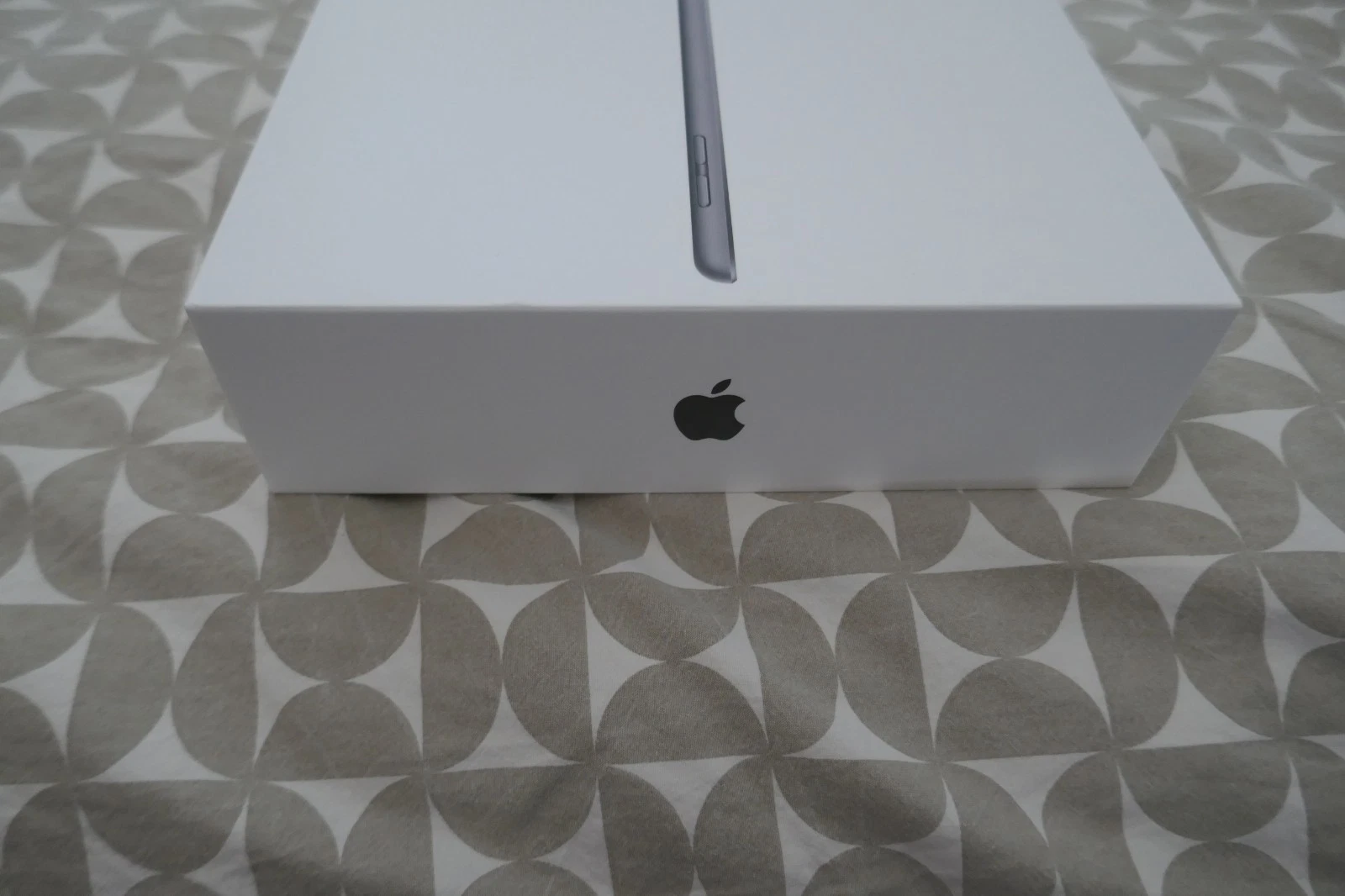 Apple iPad 9th Gen. 64GB, Wi-Fi, 10.2 in - Space Grey - Brand New thumbnail 5