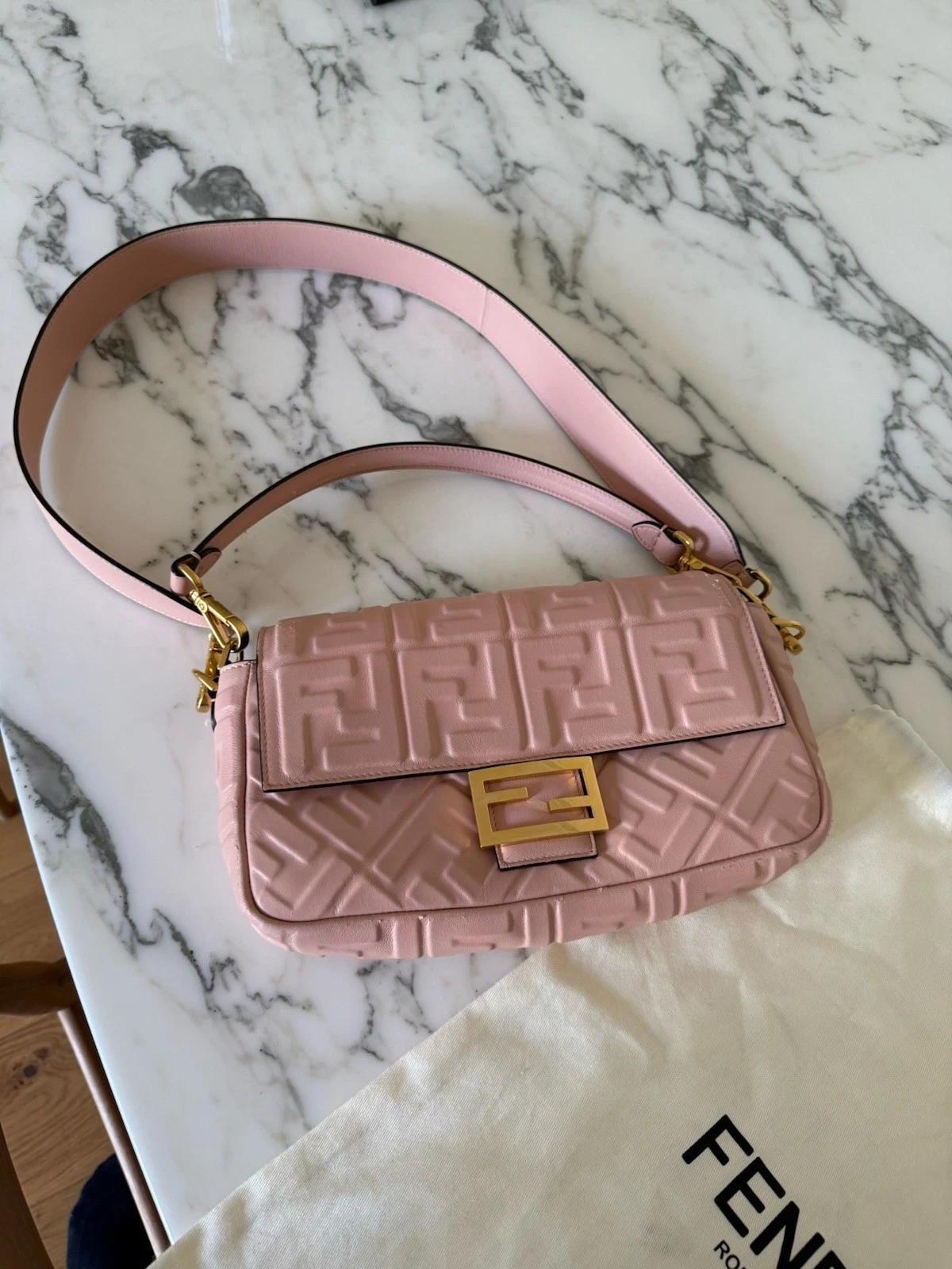 Authentic Elegant Fendi Baguette Shoulder Bag Crafted Pink - Leather thumbnail 4